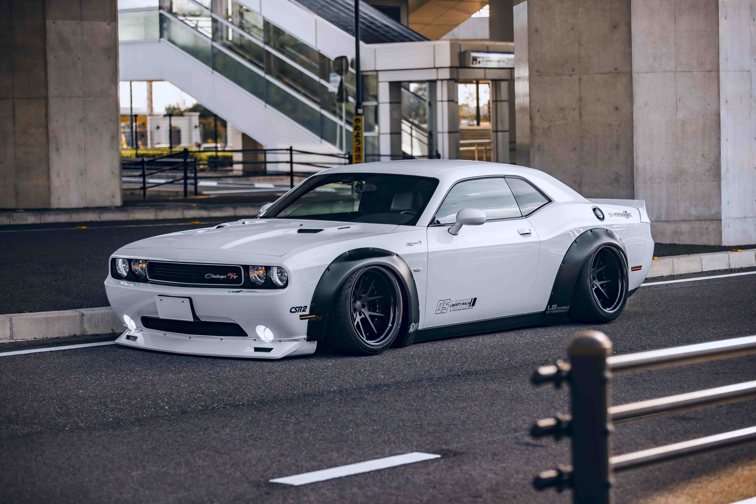 Dodge Challenger từ hãng xe độ Liberty Walk.