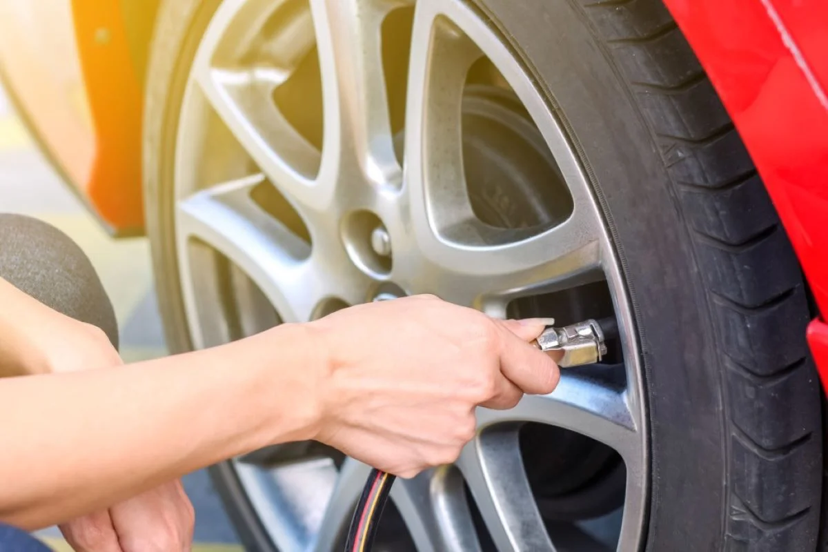 Chạy xe có thể gặp phải vấn đề với bánh xe và lốp bất kỳ lúc nào.